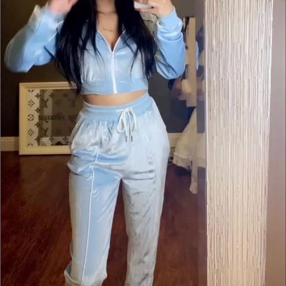 Fashion Nova Velvet Set - Picture 3 of 3